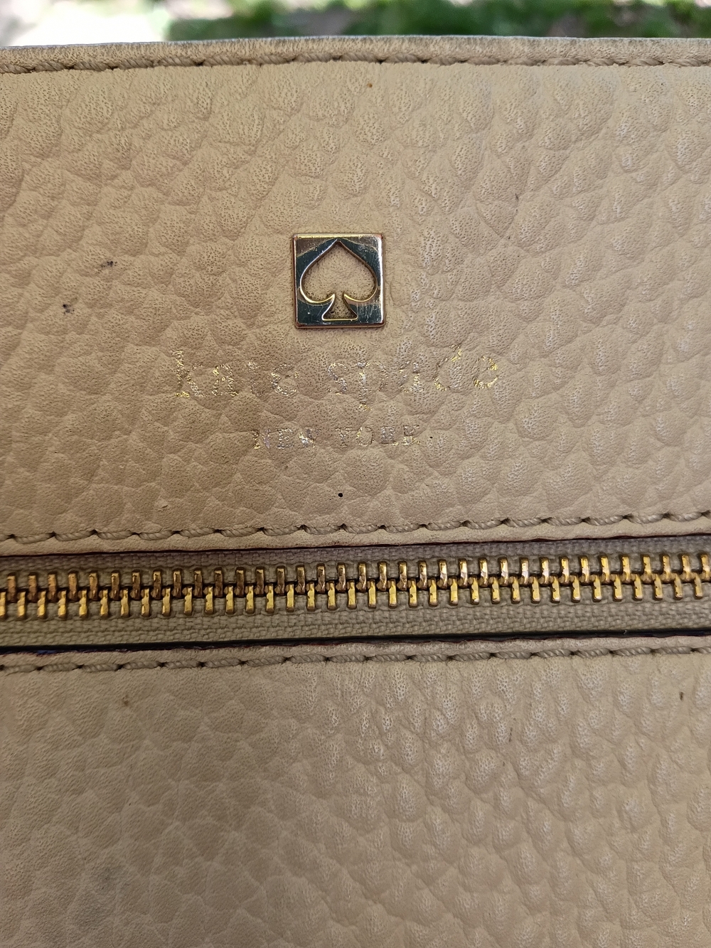 kate spade New York Tote Buttermilk and Black Leather Two-Tone Pebbled Leather - Picture 5 of 7